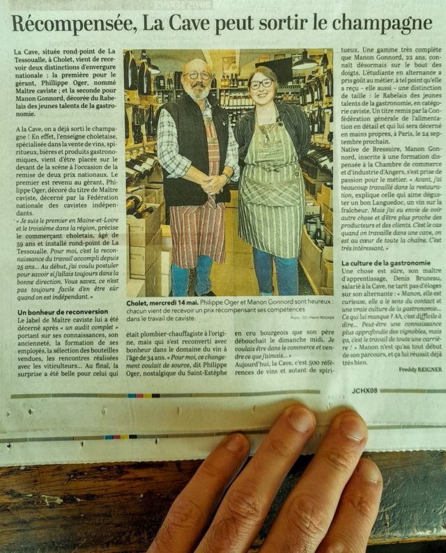 Merci @lecourrierdelouest pour cet article ! 😍

Un Maitre caviste, un !
Une rabelaisienne, une !

@fci.cavistes @scpcaviste @nonnon.gnrd @denis.bruneau 

#cholet #choletmaville #cavisteindépendant #maineetloire #gastronomie