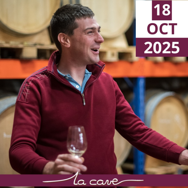 📅 𝗦𝗮𝗺𝗲𝗱𝗶 𝟭𝟴 𝗼𝗰𝘁𝗼𝗯𝗿𝗲 – Domaine Ogereau

Deuxième étape de notre tour de France des vignobles : direction 𝗹’𝗔𝗻𝗷𝗼𝘂 𝗻𝗼𝗶𝗿, avec le 𝗗𝗼𝗺𝗮𝗶𝗻𝗲 𝗢𝗴𝗲𝗿𝗲𝗮𝘂, installé à Saint-Lambert-du-Lattay, au cœur du Layon.

👉 À découvrir : des chenins de schistes droits et vibrants, des rouges d’Anjou pleins d’élégance, des liquoreux précis et racés…
Un très bel exemple de ce que l’Anjou fait de plus vivant, porté par une famille engagée et passionnée.

Nous aurons l'immense plaisir de recevoir @emmanuel_ogereau toute la journée pour vous faire goûter les cuvées et échanger autour de ces grands terroirs ligériens.

🍷 Dégustation gratuite
📍 À La Cave – Cholet
🕙 De 10h à 19h

🎯 Une rencontre à ne pas manquer pour tous les amateurs de chenin… et de vins de terroir.

#degustation #saintlambertdulattay #anjounoir #fandechenin #domaineviticole #cavisteindependant #cholet #choletmaville