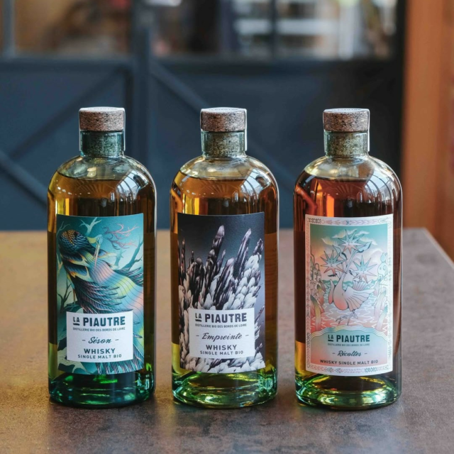 # 𝗣𝗼𝗿𝘁𝗿𝗮𝗶𝘁 𝟭𝟯
🌿 La Piautre : whiskys d’Anjou, made in terroir @lapiautre 

Au cœur de l’Anjou, La Piautre distille des whiskys bio, porteurs de l’identité locale, entre douceur et caractère.

🔥 Au programme pour le salon : leurs whiskys emblématiques…
✨ Et des nouveautés à découvrir en exclusivité

Une maison qui cultive la patience et le savoir-faire, pour des cuvées authentiques et engagées.

👉 Venez rencontrer Inès
📍 Rendez-vous le 4 octobre au Salon du Spiritueux – Cholet

#whiskybio #whiskyanjou #lapiautre #terroir #salonduspiritueux