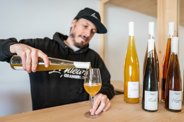 👉 Demain, c’est le jour J
Demain, l’odeur du chêne, de la canne, de la tourbe et du genièvre remplira l’Autre Usine. @lautreusine L'Autre Usine 

🗓️ SAMEDI 4 OCTOBRE - 10h00 à 19h00
📍 L’Autre Usine, Cholet
🥃 Des dizaines de spiritueux à découvrir
👋 Des artisans à rencontrer
🎟️ Encore quelques places ici → https://www.lacavecholet.fr/produit/les-degustations-de-la-cave-salon-des-spiritueux-samedi-4-octobre-de-10h-a-19h-a-lautre-usine/

À demain ?

#salonduspiritueux  #choletmaville #cavisteindependant