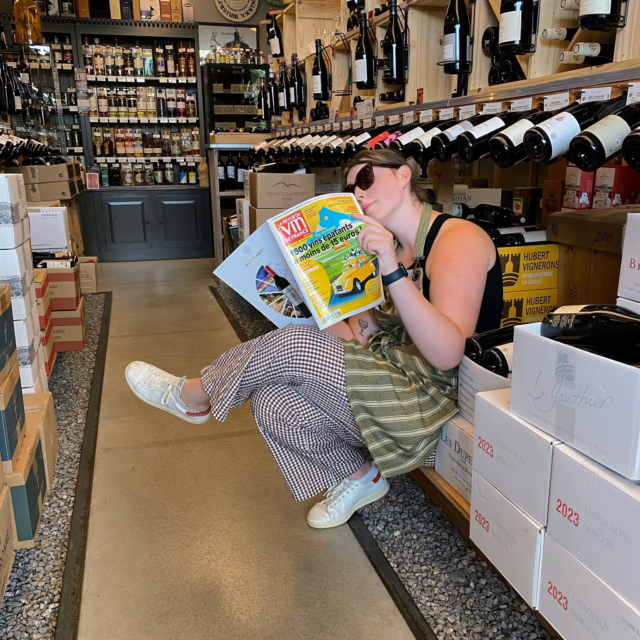 𝗟’𝗲́𝘁𝗲́ 𝗰𝗼𝗻𝘁𝗶𝗻𝘂𝗲 𝗮̀ 𝗟𝗮 𝗖𝗮𝘃𝗲 ! 🍷

Lunettes sur le nez, rythme d’été… mais toujours là pour vous accueillir. ☀
𝗟𝗮 𝗖𝗮𝘃𝗲 𝗿𝗲𝘀𝘁𝗲 𝗼𝘂𝘃𝗲𝗿𝘁𝗲 pour vos apéros, vos découvertes, vos bouteilles à partager (ou pas).

Envie de fraîcheur, de nouveautés, ou d’un classique bien choisi ?
On est là, avec le sourire (et peut-être avec un peu plus de coups de soleil que d’habitude...).

🕘 𝗗𝘂 𝗺𝗮𝗿𝗱𝗶 𝗮𝘂 𝘀𝗮𝗺𝗲𝗱𝗶
9h30–12h30 / 14h30–19h15
📍À très vite à La Cave !