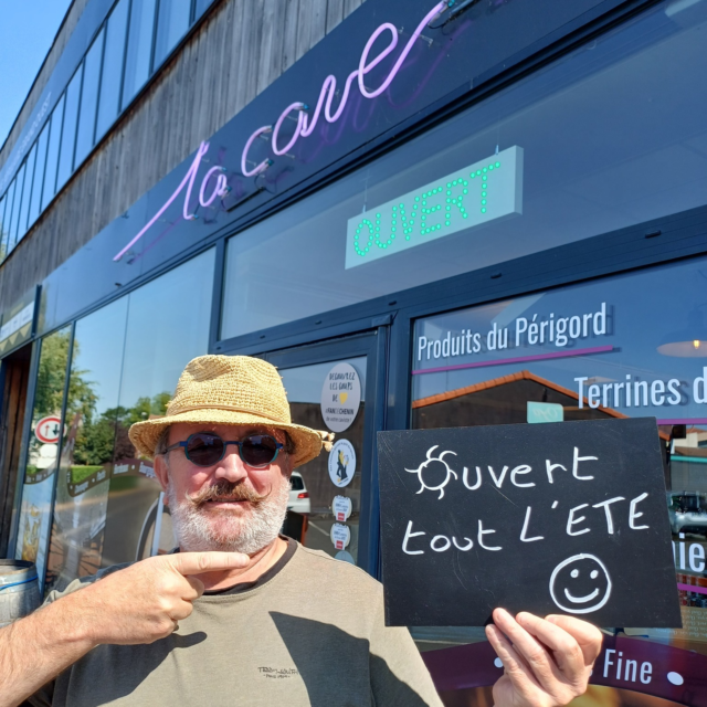 🌞🍷On vous accueille tout l'été !
Envie d'un bon vin pour vos apéros, vos barbecues ou vos soirées entre amis ?
La Cave reste ouverte aux horaires habituels pour vous conseiller et vous faire découvrir ses pépites !
Venez nous voir, on a toujours un petit truc à vous faire déguster 😉
Bel été à toutes et tous ⛱️ 

#caveouvertecholet #apéro #été2026  #lacavecholet #cavisteindependant